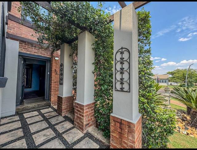 4 BEDROOM HOUSE FOR SALE IN MIDLANDS ESTATE